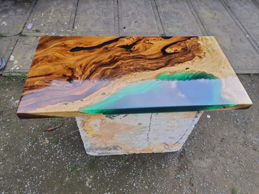 bàn gỗ epoxy phổ biến
